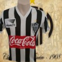 Camisa retrô Atlético penalty listrada 1986.